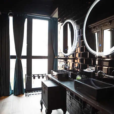 Lincoln Lounge Hotel