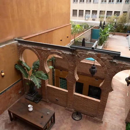 Lincoln Lounge Hotel