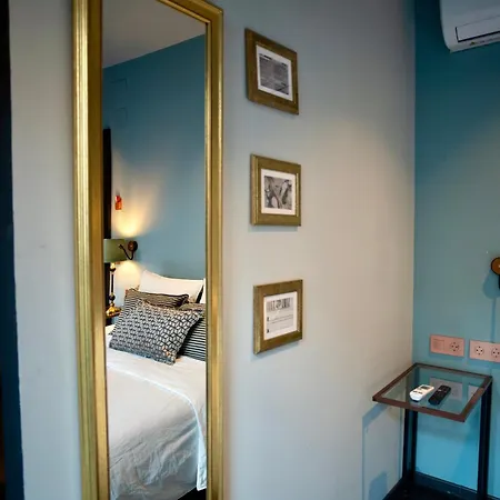 Lincoln Lounge Hotel