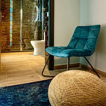 Lincoln Lounge Hotel