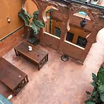 Lincoln Lounge